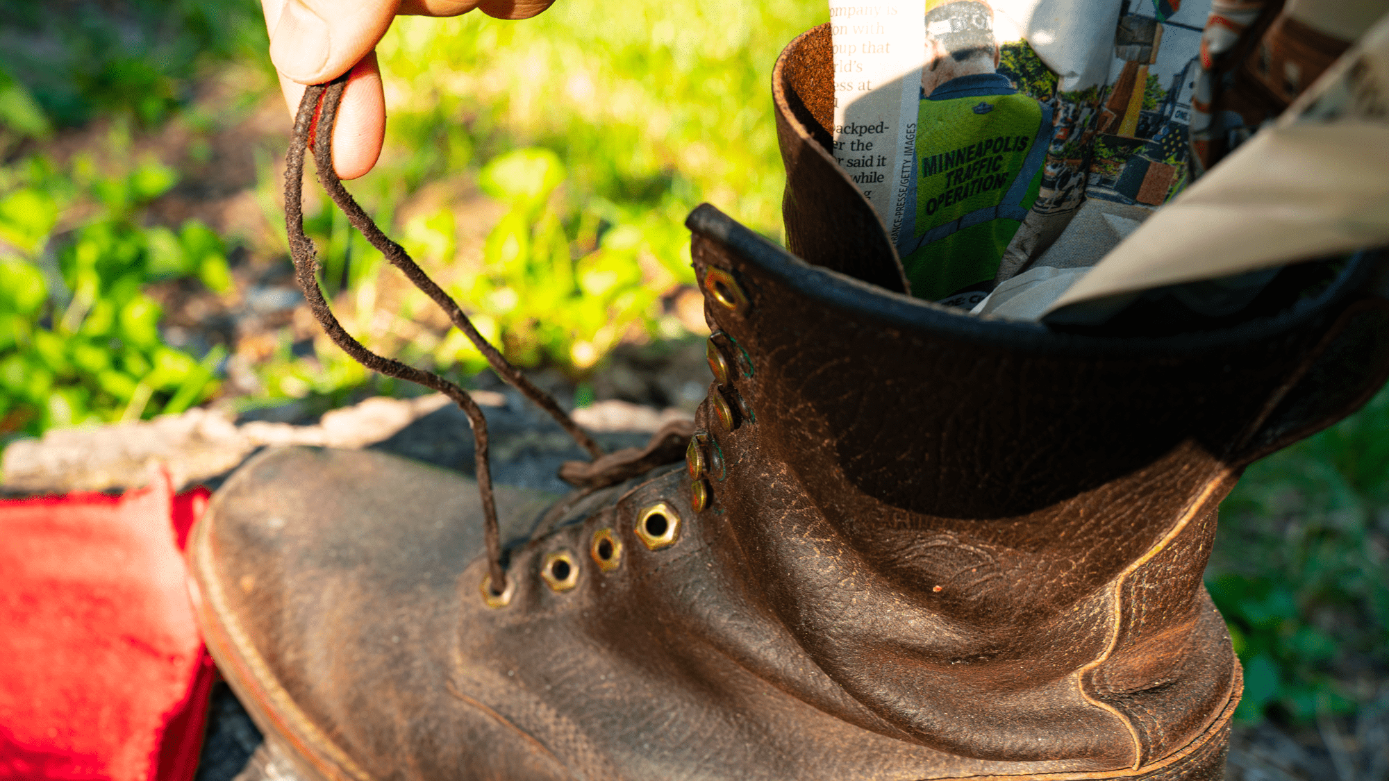 Removing laces from boot